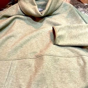 The North Face Cozy Slacker Poncho